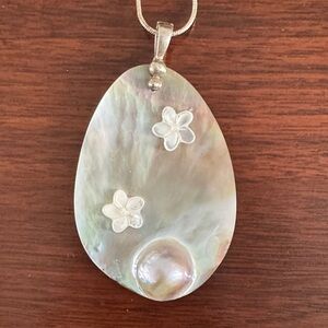 Mother of Pearl Floral Pendant Necklace - Iridescent .925 Silver with Blister
